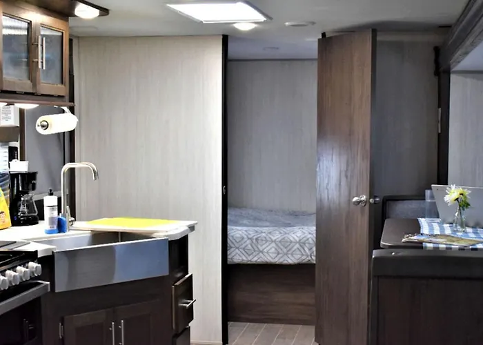 Spacious Family-friendly Rv With Private Deck, Firepit & Fully Equipped Kitchen Near Williams, Arizona Ferienhaus *